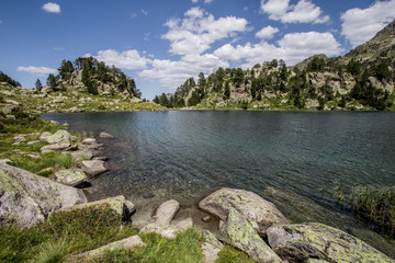 Lago en la montaña