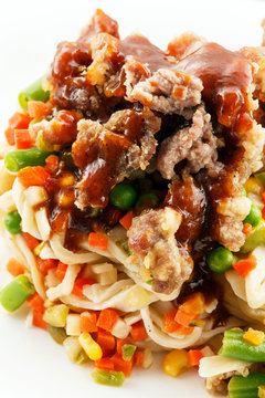 noodle with beef and vegetables