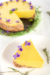 Torte ohne Backen mit Mango