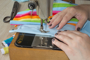 Sewing Process , the sewing machine sew women's hands sewing machine