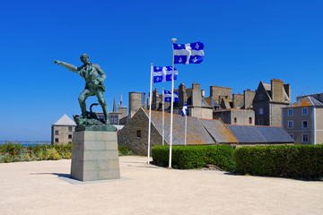 Saint-Malo Robert Surcouf Denkmal in der Bretagne, Frankreich - Saint-Malo Robert Surcouf Memorial...