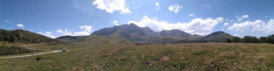 Fototapeta na wymiar Montagne Pyrénées