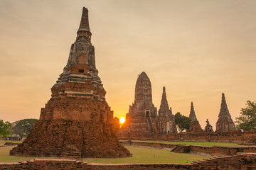 Obraz premium Wat Chaiwatthanaram Temple in Ayutthaya Historical Park, Thailand