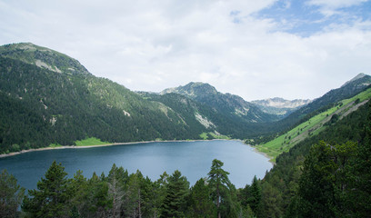 Fototapeta na wymiar Panorama lac de l'Oule France