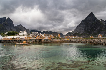 Fototapeta na wymiar Fischerdorf Sakrisøy auf den Lofoten, Norwegen