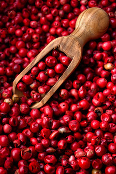 Red peppercorn with small scoop