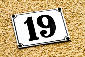 Hausnummer 19