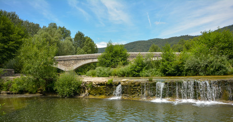 Steinbrücke über die Ouveze