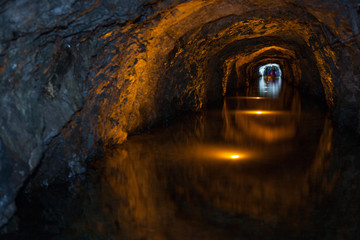 Podziemna rzeka w dawnej kopalni złota w Złotym Stoku - obrazy, fototapety, plakaty