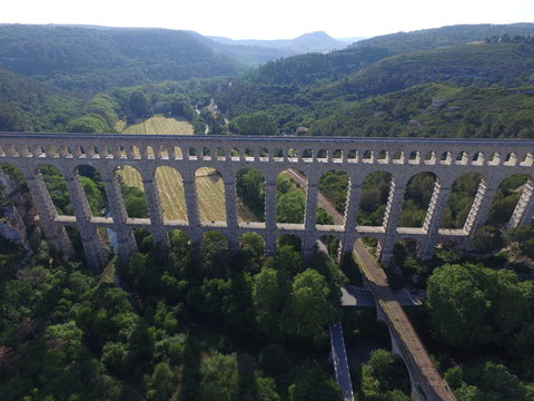Photo de l'aqueduc de roquefavour en drone
