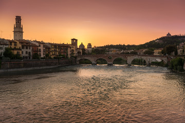 Fototapeta na wymiar Ponte Pietra, Verona, Italien