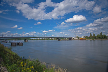 Naklejka premium Bonn, Rheinbrücke