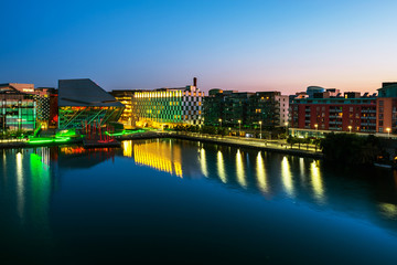 Naklejka premium Dublin, Irlandia. Widok z lotu ptaka Canal Grande o wschodzie słońca