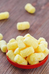 Sweet corn sticks with sugar powder