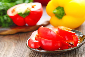 Cooking salad with sweet pepper