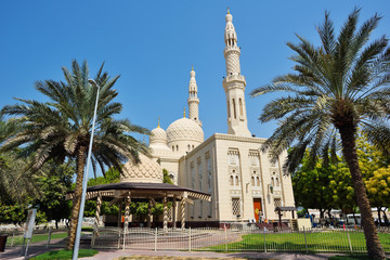 Fototapeta na wymiar Jumeirah mosque in Dubai