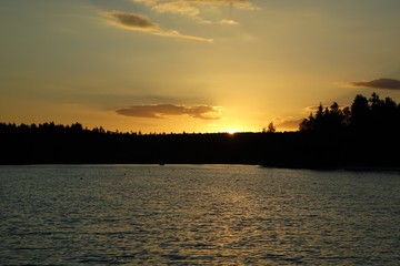 sonnenuntergang am greifenbachstauweiher in geyer