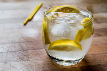 Tom Collins Cocktail with lemon and ice.