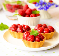 Mini tart with raspberries fruits