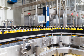 Bottling factory - Orange juice bottling line for processing and bottling juice into bottles....