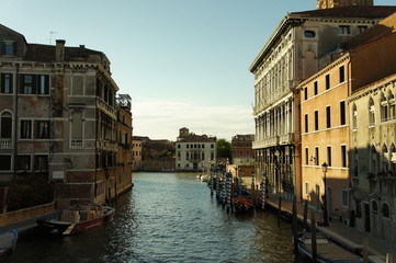 Paysage de Venise avec bâtiments typiques et canal