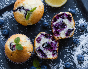 fresh blueberry muffin - 166809591