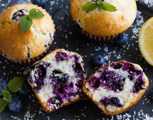 fresh blueberry muffin - 166809593