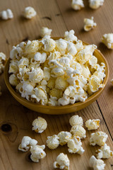 Fototapeta na wymiar popcorn in wooden bowl