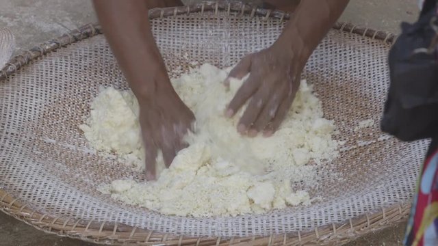 Preparing manioc with hands