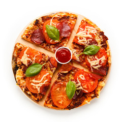 Pizza pepperoni with tomatoes, mushrooms and olives 
