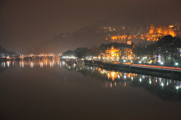Fototapeta premium Heidelberg Neckar Alte Brücke Langzeitbelichtung Nachtaufnahme