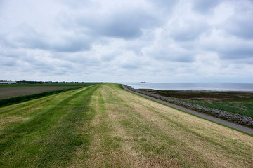 Fototapeta na wymiar Dike of the island of Schiermonnikoog