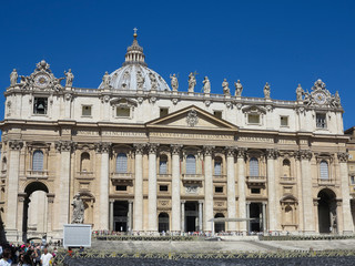 Fototapeta na wymiar 19.06.2017, Vatican city, Roma, Italy: Famous architecture of Saint Peter square