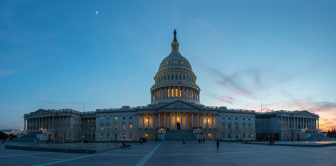 Fototapeta premium Panoramic View of the US Capitol with Moon on the Sky