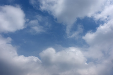 青空と雲「空想・雲のモンスター（青空部分のシルエットに動物などのイメージ）」落ち着く、休息、ちょっと休憩、空の看板などのイメージ