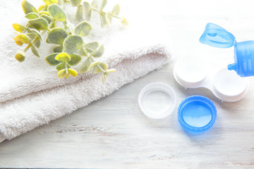 視力矯正・コンタクトレンズを眼に付ける。メガネと付け替え。コンタクトレンズの洗浄。