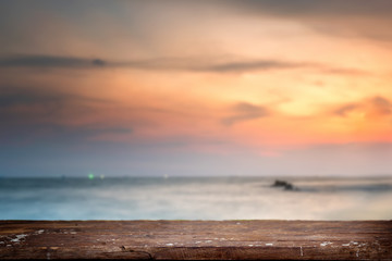 Obraz premium Empty Top of wood table with blurred sea and beach background. For Product display montage. Beach in summer Concept.