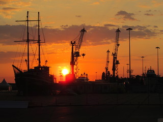 Fototapeta premium Sunset at the sea, pier