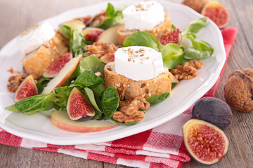 autumn salad with bread and goat cheese