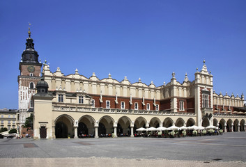 Naklejka premium Cloth Hall (Sukiennice) and Townhouse tower on Main square in Krakow. Poland