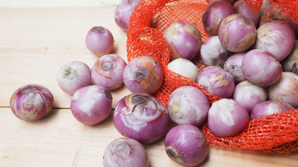 Obraz na płótnie Canvas Red onion peeled crop photo