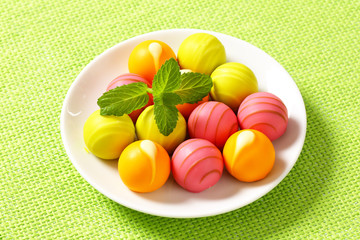 Fruit flavored pralines