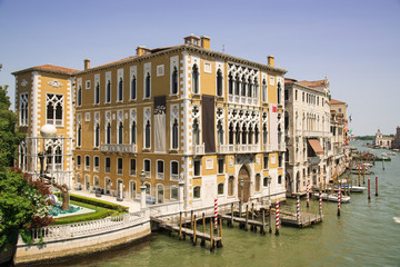 Fototapeta na wymiar View of the buildings of Venice from the Grand Canal