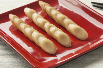  Dish with sliced Japanese pickled burdock roots