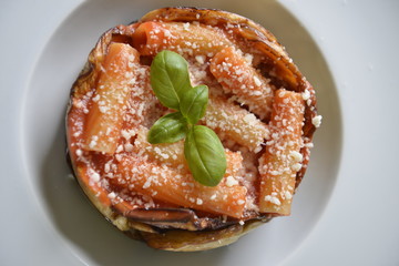 maccheroni e melanzane fritte