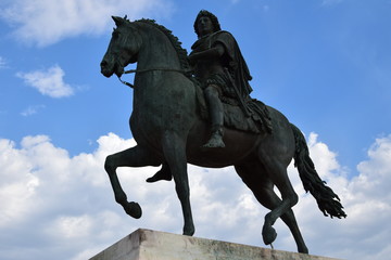 Fototapeta na wymiar statue équestre de Louis XIV place bellecourt a LYON