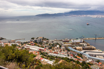 Frachtschiffe in der Bucht von Algeciras vor Gibraltar