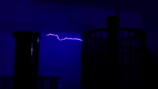Experiment with the Tesla alternate current AC, full HD video