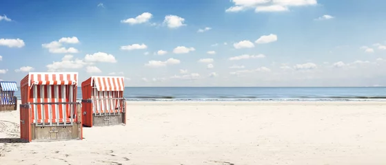 Tuinposter Strandstoel aan de Baltische Zee © Thaut Images