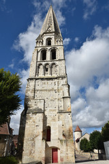 Fototapeta na wymiar Clocher de l'abbaye Saint-Germain à Auxerre en Bourgogne, France
